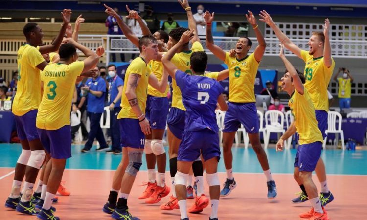 Slovenski odbojkarji z osvojenim nizom proti Braziliji